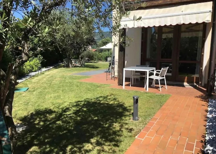 Villa Con Ampio Giardino Esterno E Piscina Condominiale