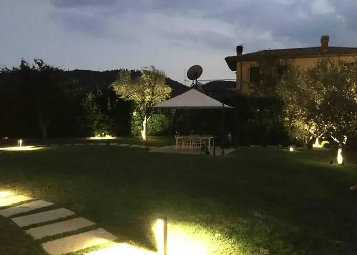Villa Con Ampio Giardino Esterno E Piscina Condominiale