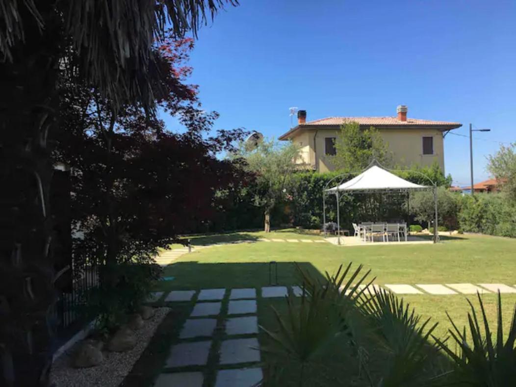 Con Ampio Giardino Esterno E Piscina Condominiale *