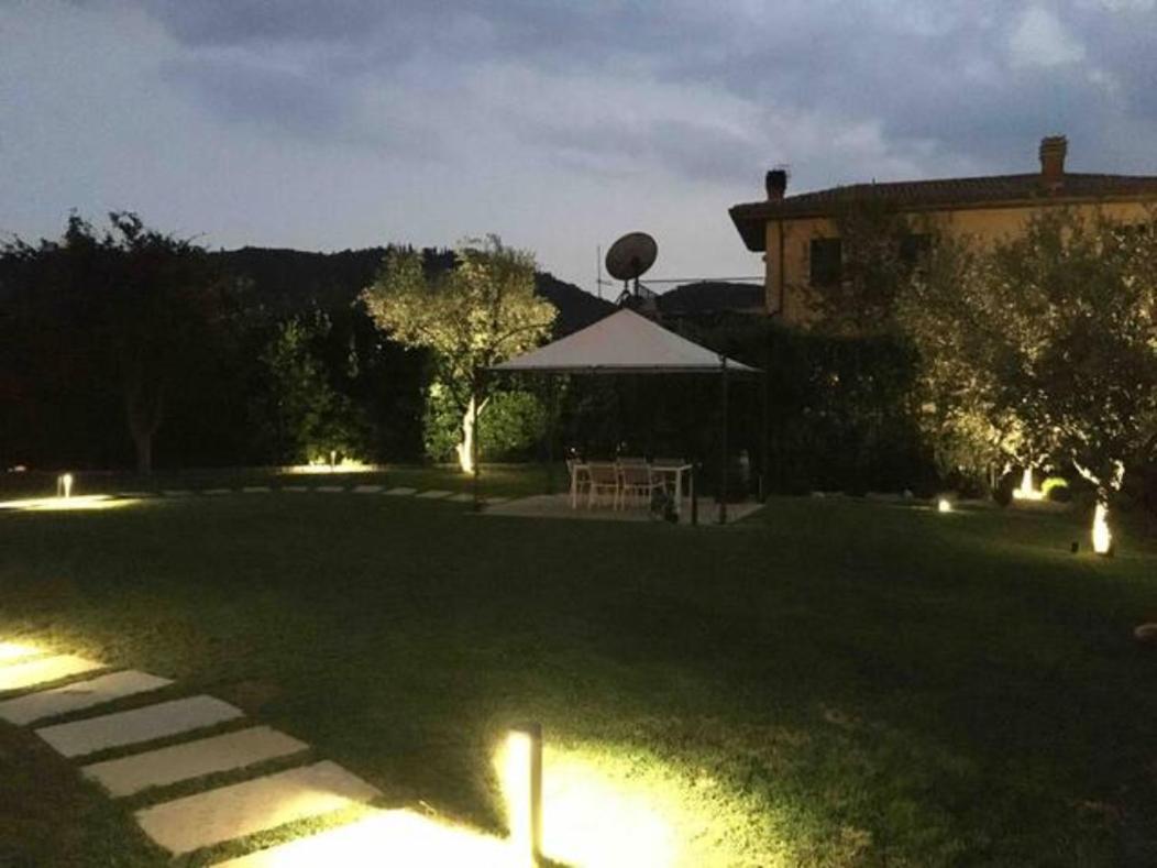 Con Ampio Giardino Esterno E Piscina Condominiale Сasa de vacaciones *