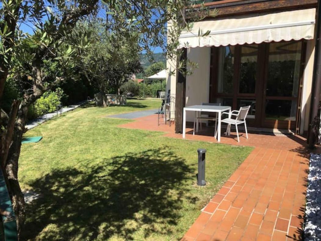 Con Ampio Giardino Esterno E Piscina Condominiale Hébergement de vacances *